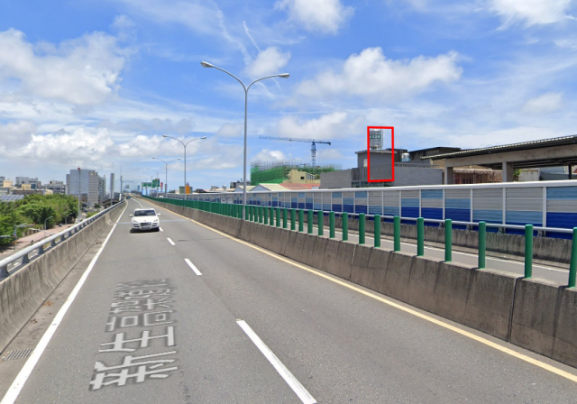 高雄前鎮新生高架道路戶外廣告